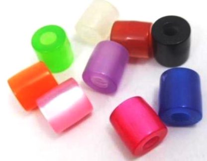 50 חרוזי פלסטיק, מיקס צבעים, 11X11 ממ, חור: 4ממ