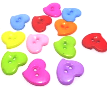 50 כפתורי פלסטיק, מיקס צבעים, לב, 20-23ממ