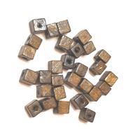 28 חרוזי עץ מרובעים, 7ממ